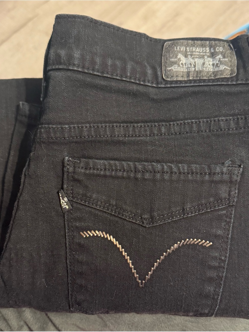 Levi's Women's Black Capri Jeans with Metallic Stitching Size 6